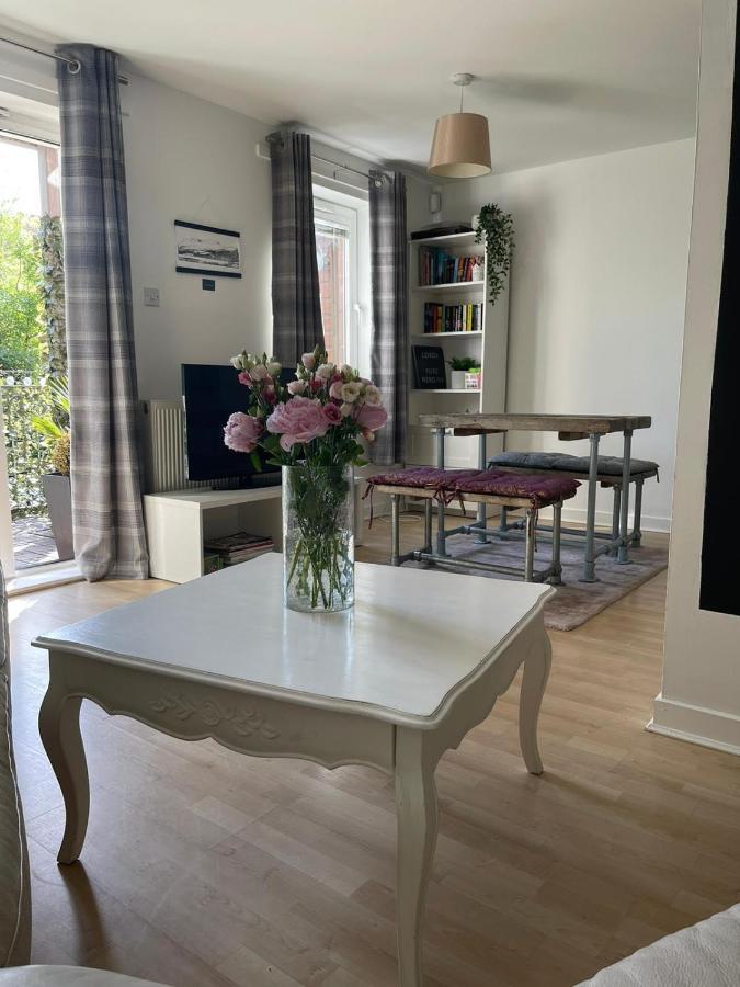 Pass The Keys Lovely 2Bedroom Flat With Balcony Edinburgh Exterior foto